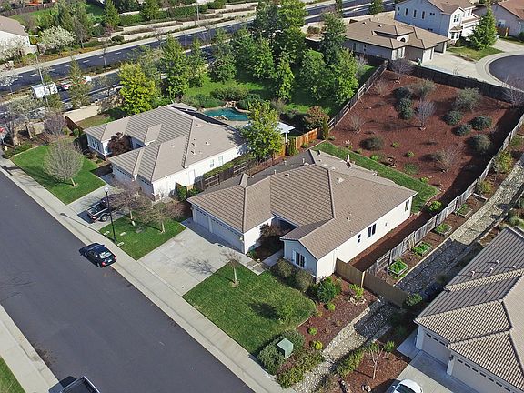 2nd image of 1972 Oak Crest Dr