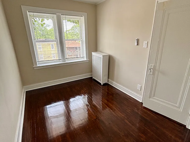 Small bedroom 12.5x8.5