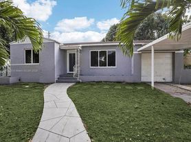 586 NW 48th St
