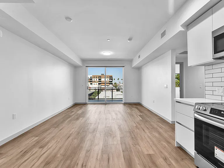1240 Magnolia Ave #103 — Photo 8