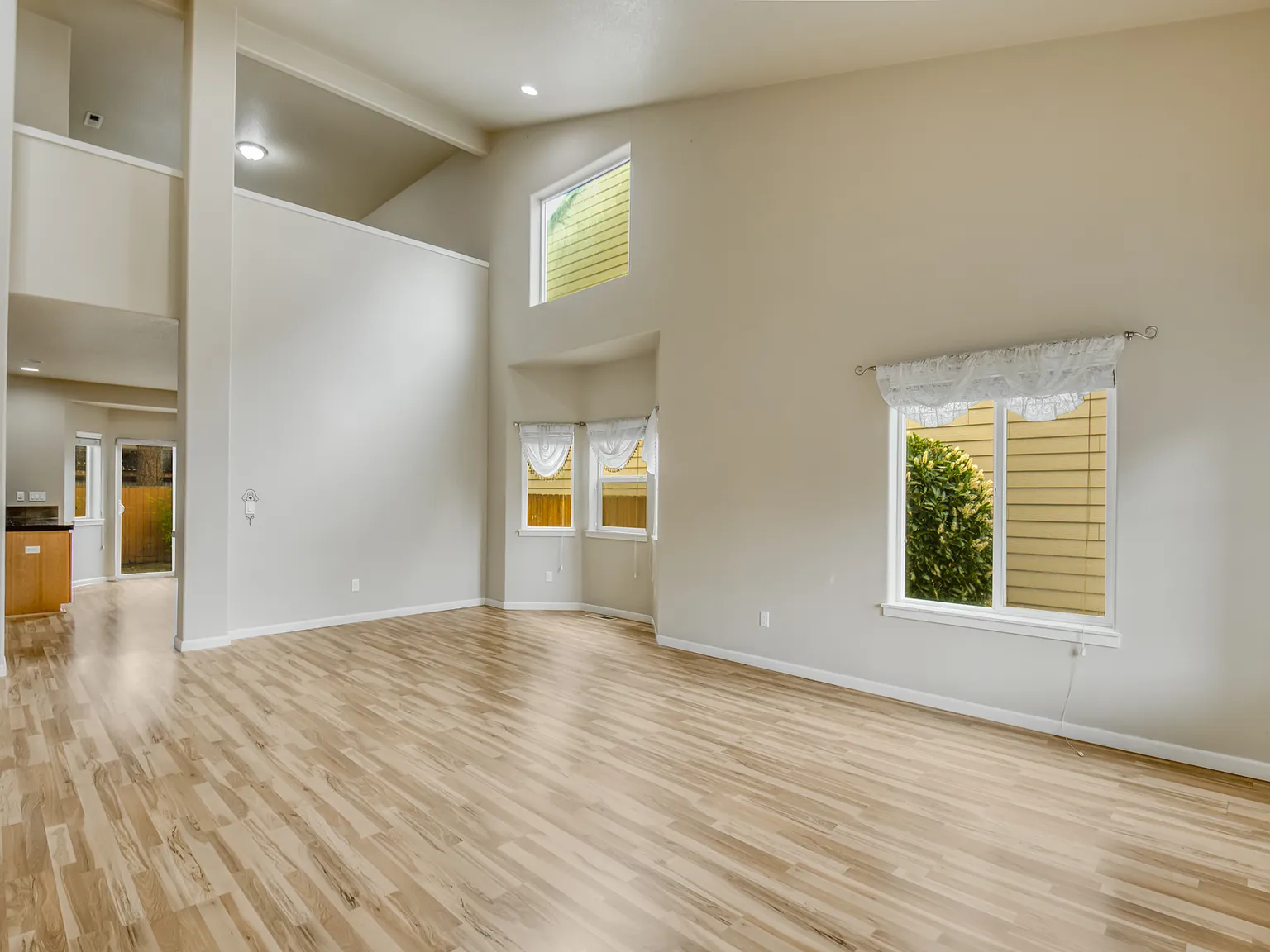 4 bed, 2481 sqft, $2,950 — Photo 3