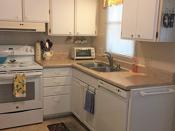 5th image of 39424 Rockford Ave