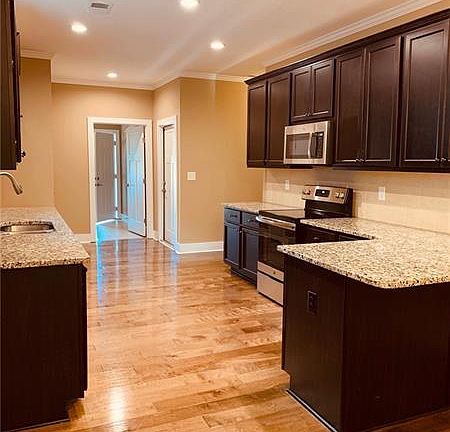 5th image of 35 Greenway Ln