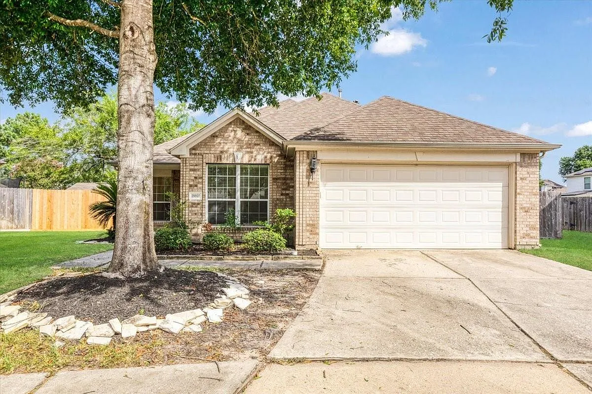 3 bed, 2.0 bath, 1595 sqft, $2,100 — Photo 1
