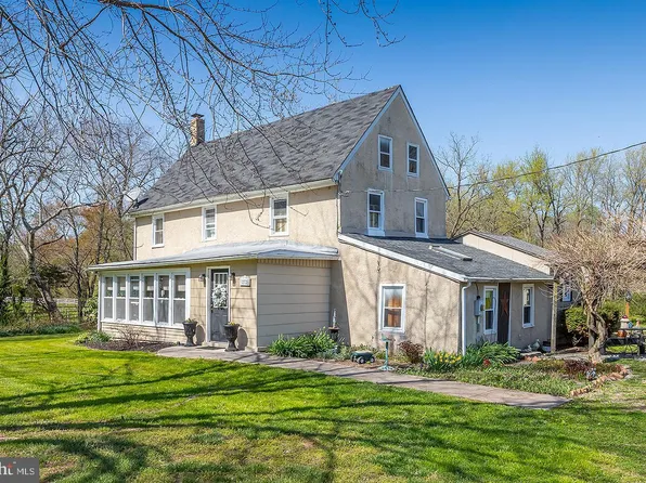 272 Woodstown Daretown Rd, Pilesgrove, NJ 08098