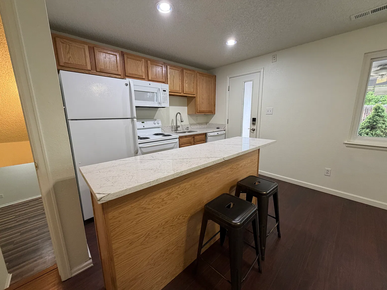1 bed, $900 — Photo 3