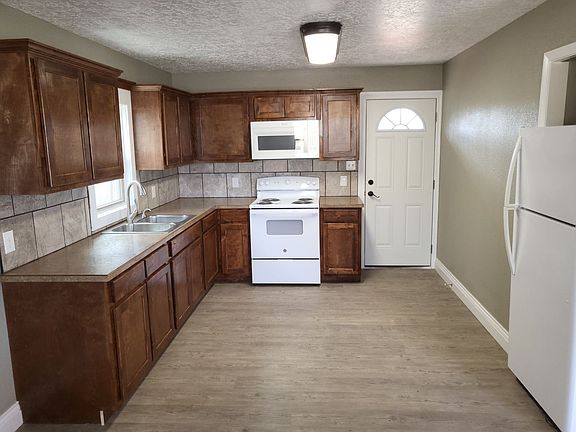 2nd image of 719 W 16th St