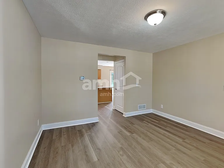 516 Longview St — Photo 7