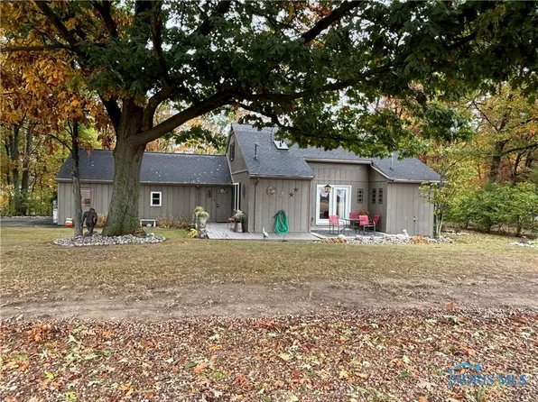 1009 Lois Clarke Ln, Bryan, OH 43506