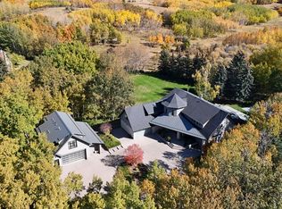 19 W Bearspaw Ridge Cres, Rocky View County, AB T3R 1A3