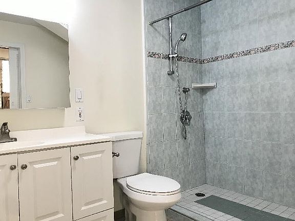 2nd image of 249 Liliuokalani Ave APT 402