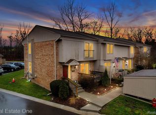661 Oakbrook W #2, Rochester, MI 48307