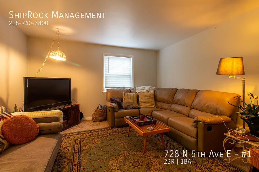 Building Photo - 728 N 5th Ave E #1