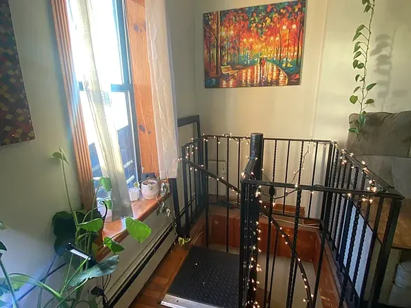 580 Union Street image 4 of 10