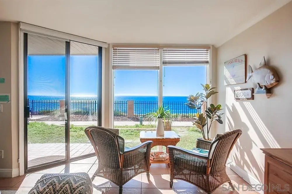 Del Mar Shores Terrace — Photo 2