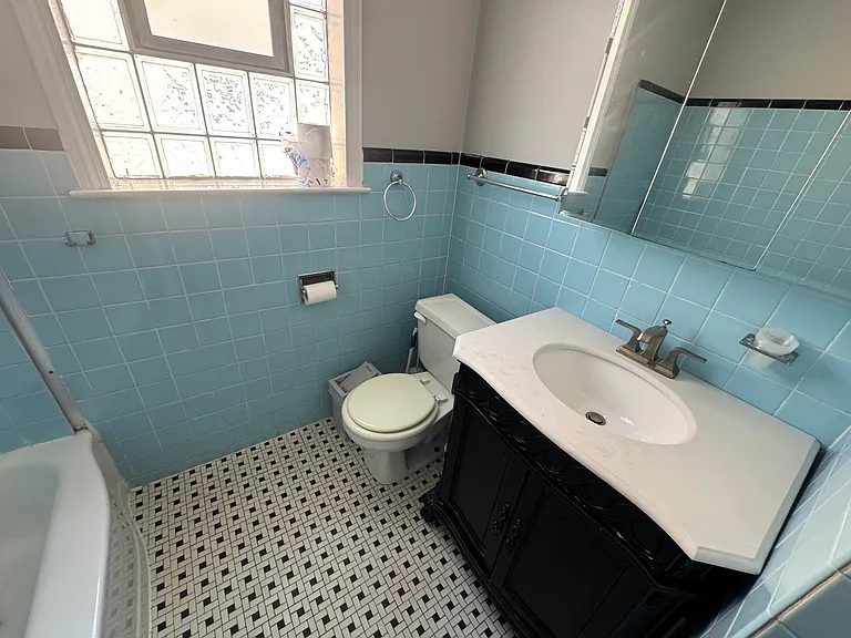 9034 La Crosse Ave #1S — Photo 7