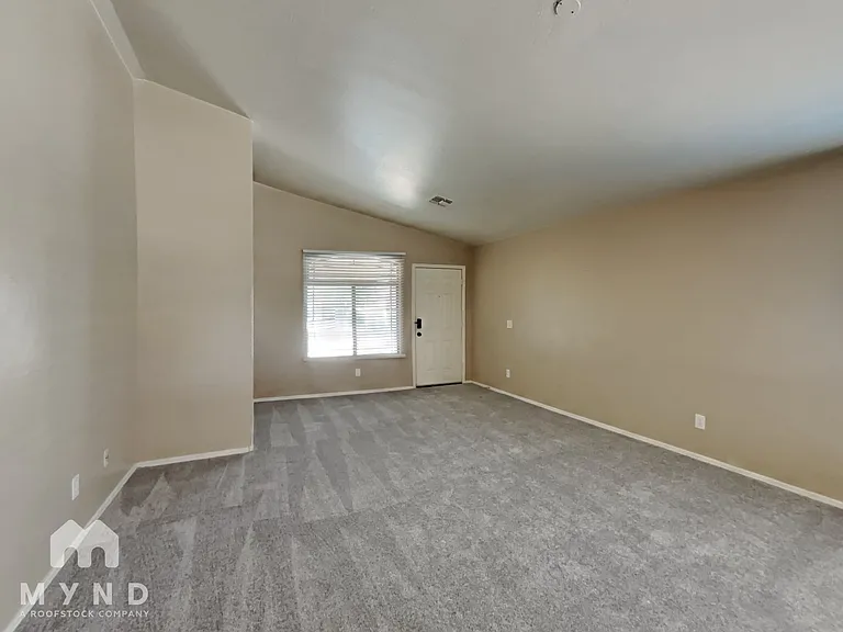 36590 W San Clemente St — Photo 3