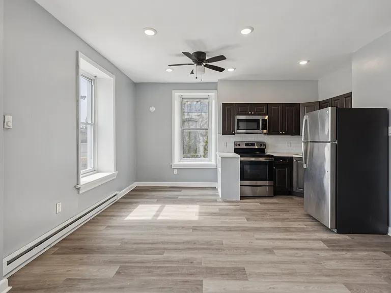 21 E Price St #2B — Photo 10