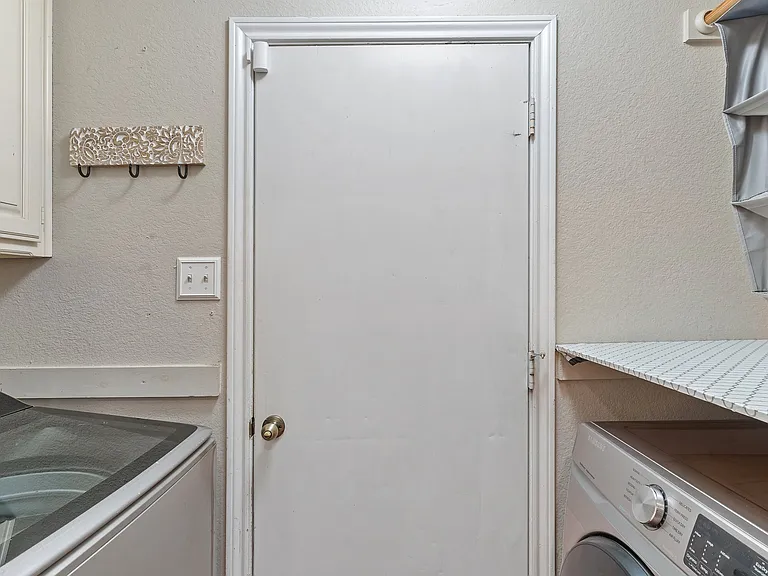 19 Alamosa Dr — Photo 15