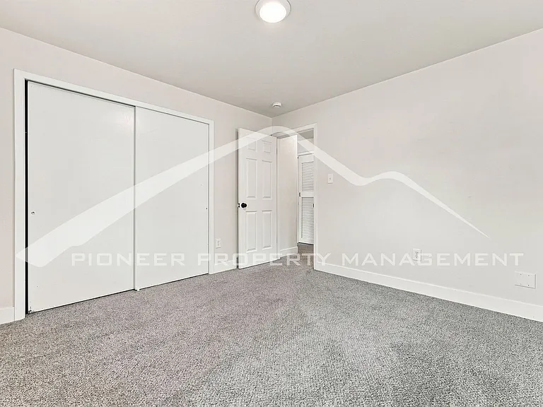 179 Eaton Ct — Photo 12