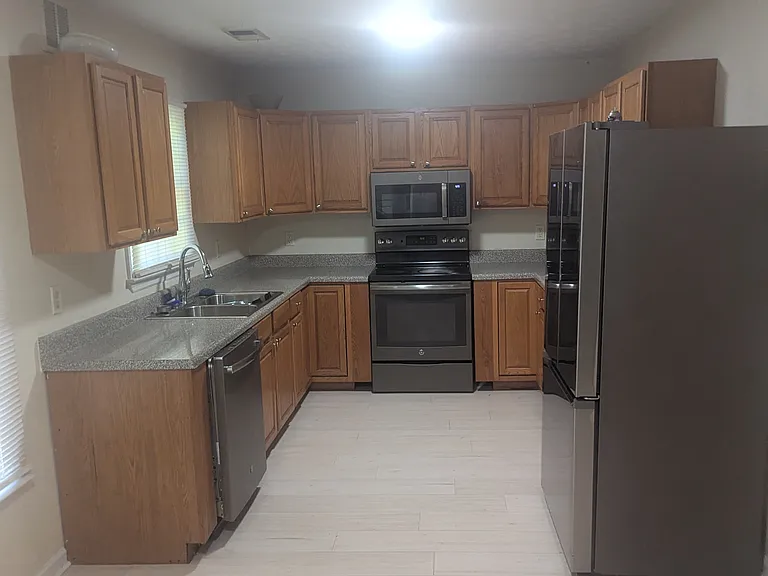 142 Fairview St — Photo 7