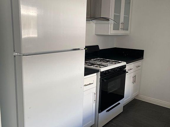 3rd image of 742 S Harvard Blvd APT 202