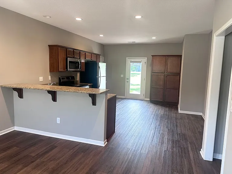 509 SE Maple Dr — Photo 7