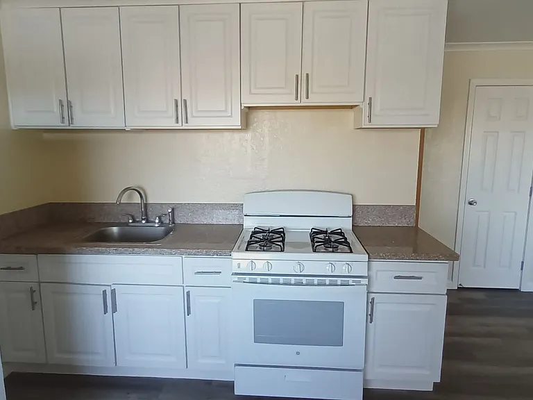 2507 Edison Ave #11 — Photo 11