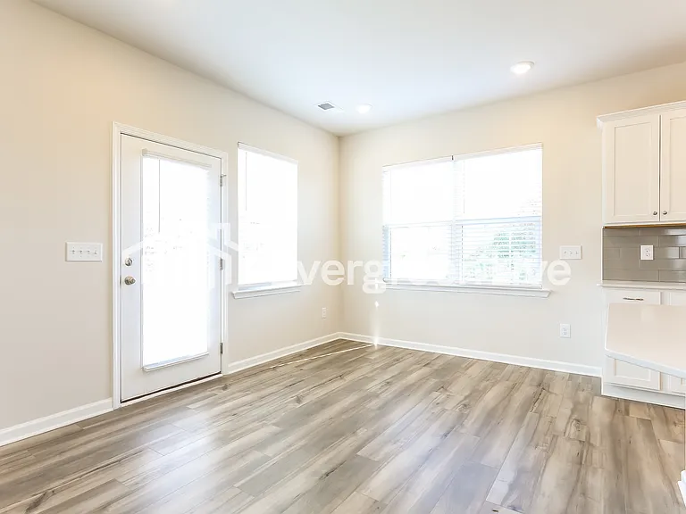 302 Willow Wynter Ln — Photo 5