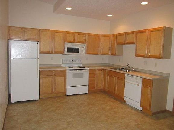 2nd image of 206 S Broadway Ave #105