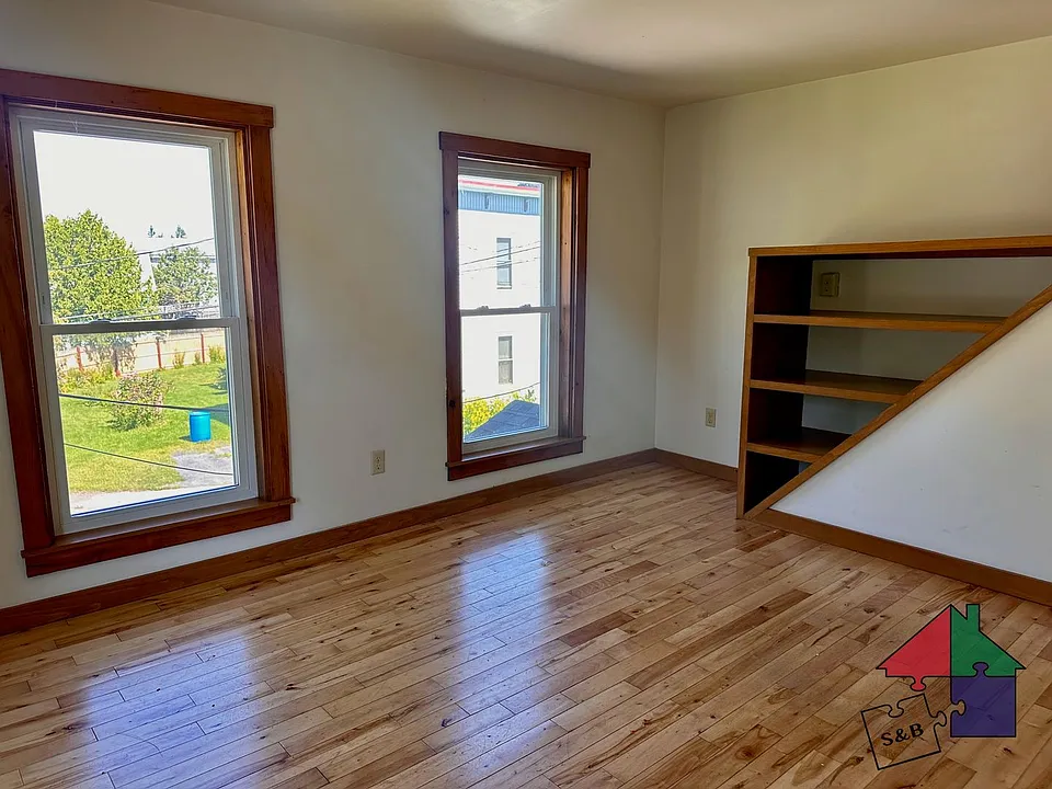 8 Elmore St