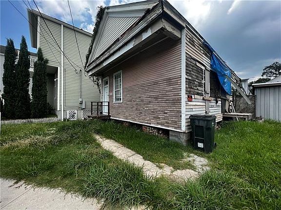 4th image of 119 Broadway St