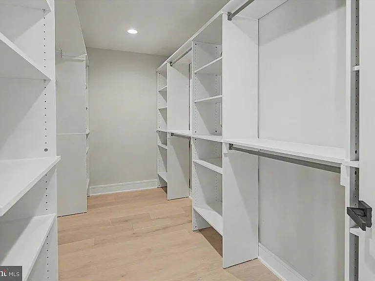 2902 Vista St NE — Photo 46