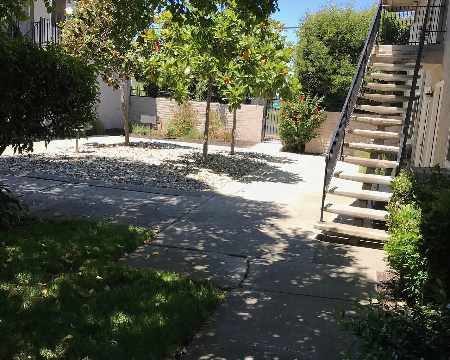2 bed, 850 sqft, $1,895 — Photo 2