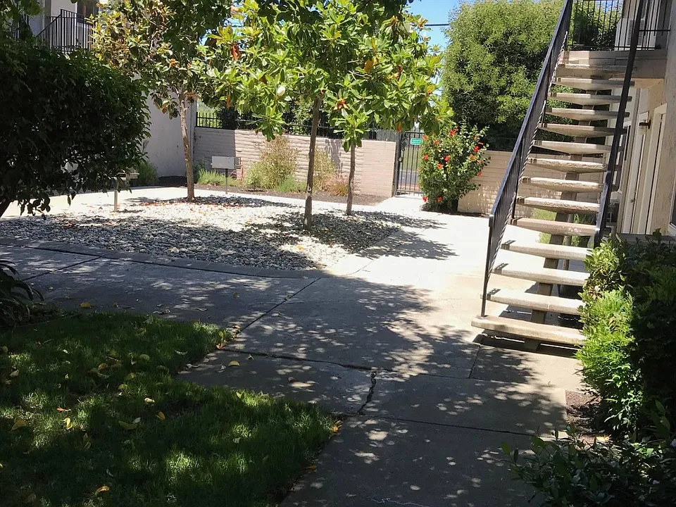3480 Royal Rd #11
