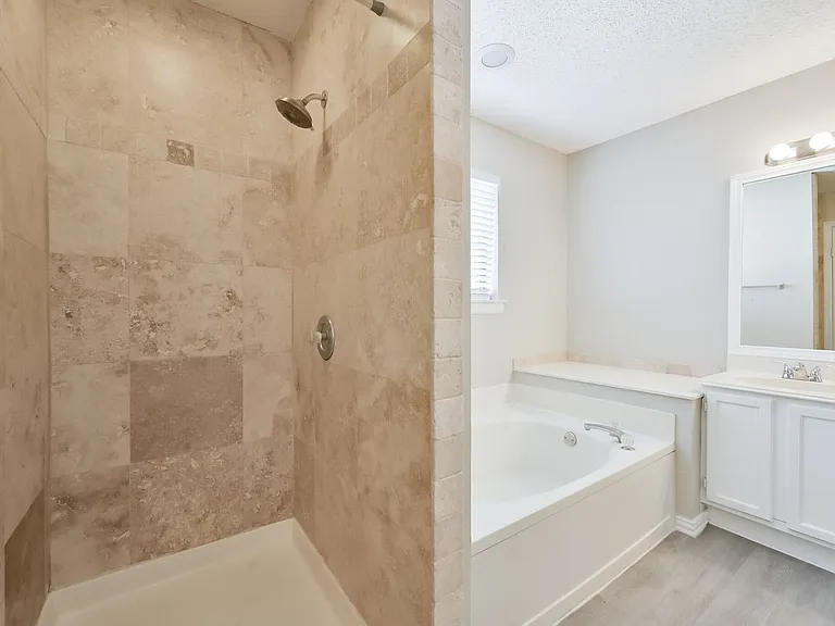 1521 Stratford Dr — Photo 13
