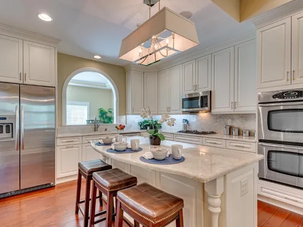 2708 Merlot Ln, Annapolis, MD 21401