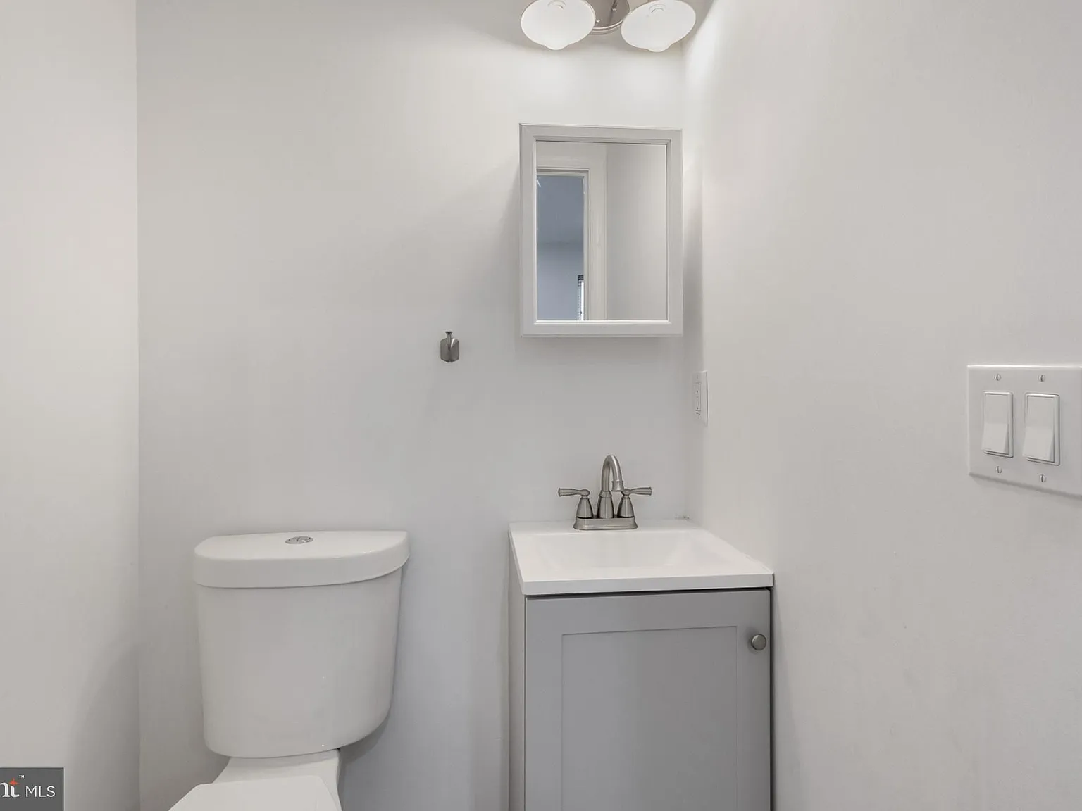 5 bed, 2.5 bath, 1584 sqft, $2,550 — Photo 4