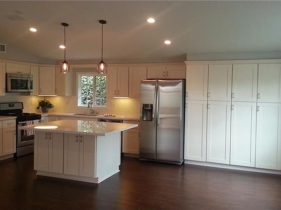 4th image of 2273 Columbia Dr