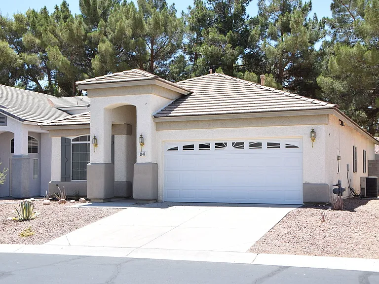3847 Peachgate Ave — Photo 2
