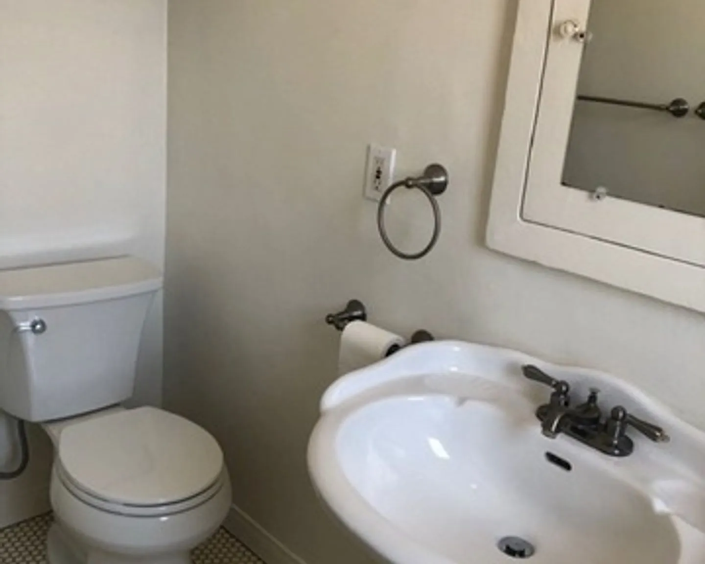 2 bed, 1.0 bath, 1280 sqft, $2,950 — Photo 3