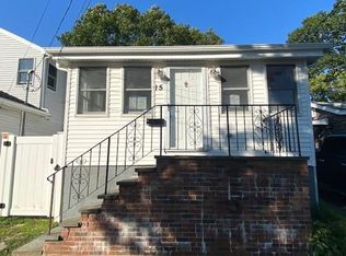 15 Woodland Cir, Wareham, MA 02571