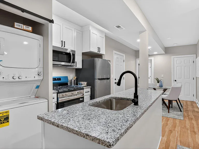 212 36th St NE #3 — Photo 12