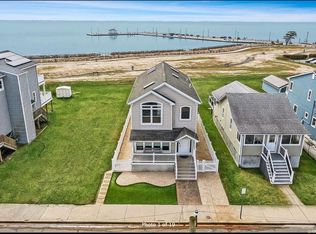 26 Smith St, Patchogue, NY 11772