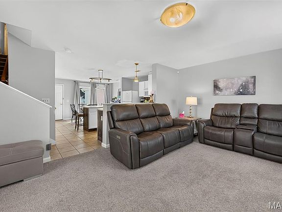 4th image of 425 Wild Oak Dr