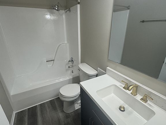 2nd image of 1321 Autumn Ave #3