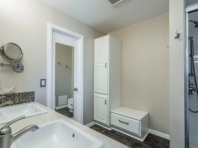 3300 Wells Dr — Photo 12