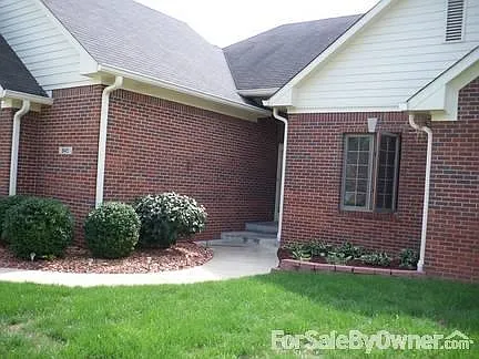 945 Texarkana Dr photo 1