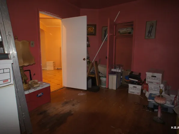 10615 Queens Boulevard image 1 of 19