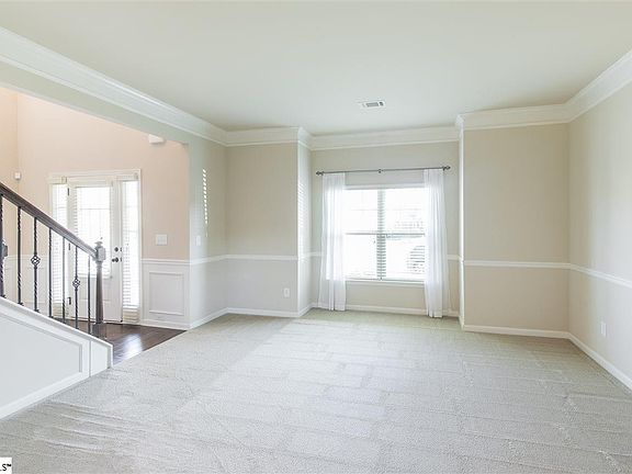 4th image of 42 Dandie Dr